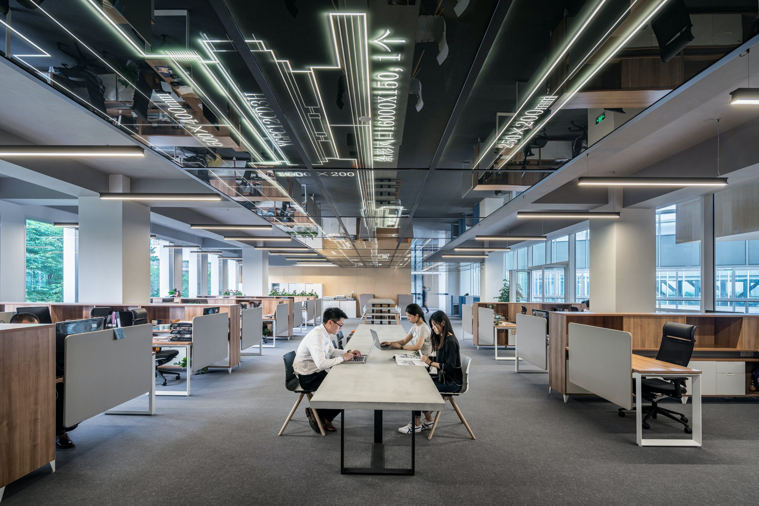 Thumbnail for Communicating with a hybrid workforce: 11 essential tools for 2022