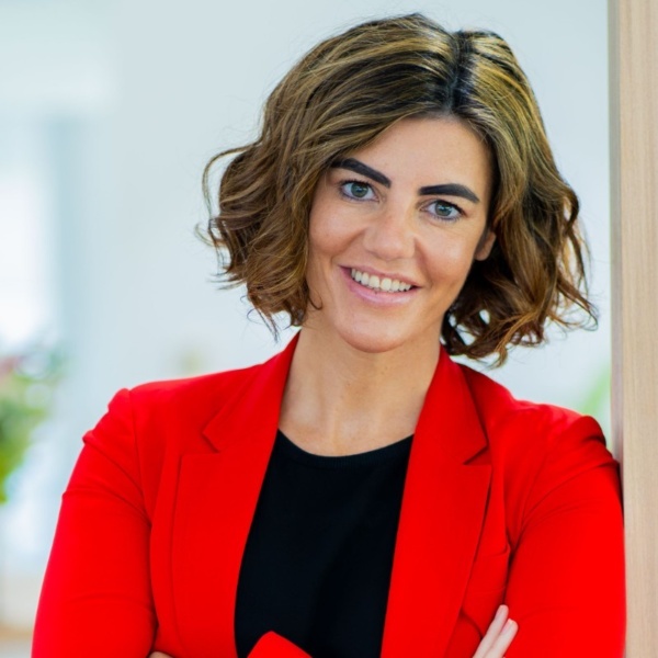 Mandy McDermott 
